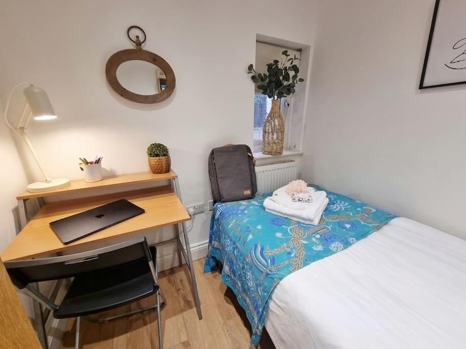 Holiday home 4bed 3bath 8min To Bridge *