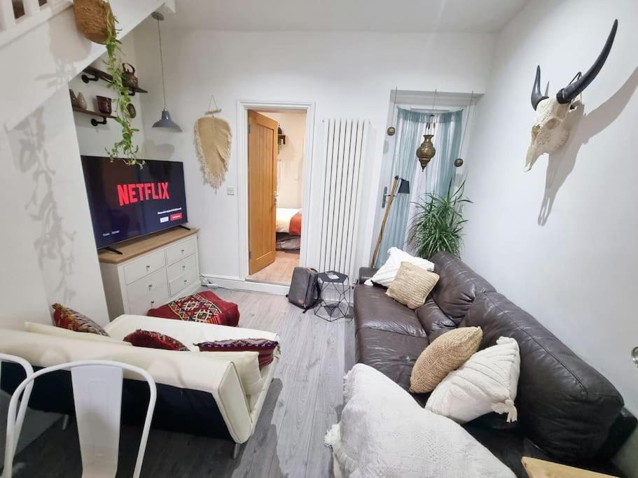 4bed 3bath 8min To Bridge Holiday home London