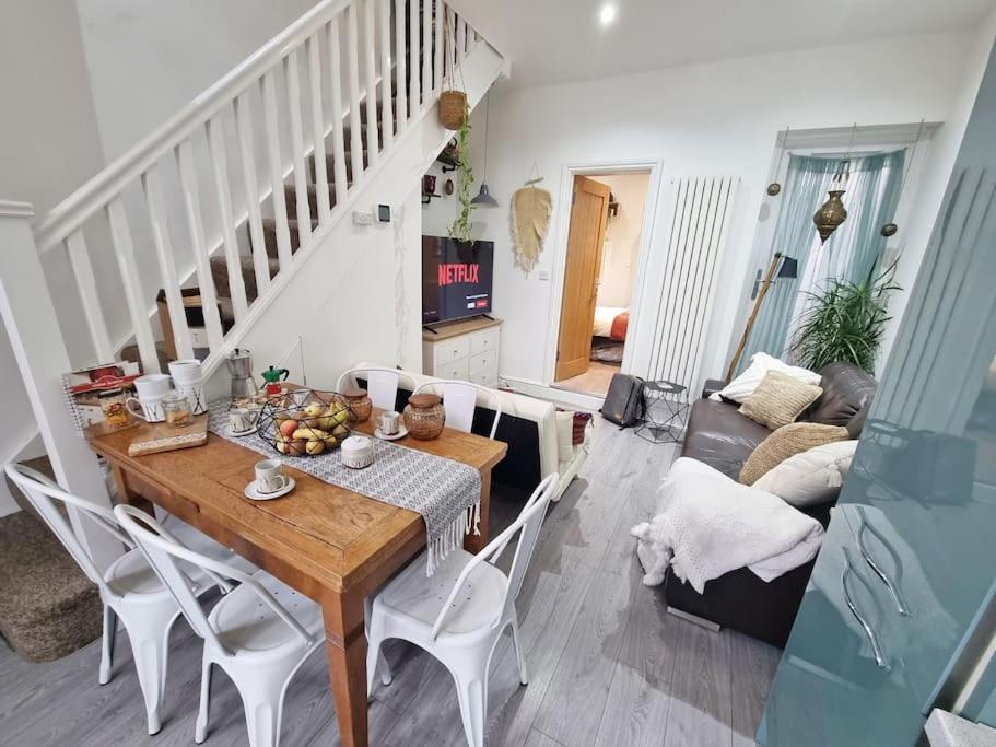 Holiday home 4bed 3bath 8min To Bridge London