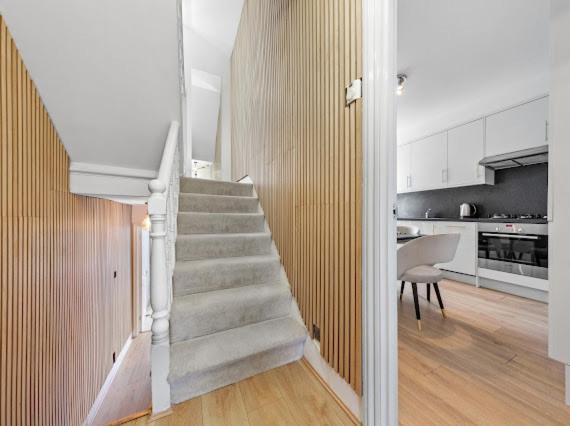 Imperial Wharf Chelsea 3 Bedroom * Londen