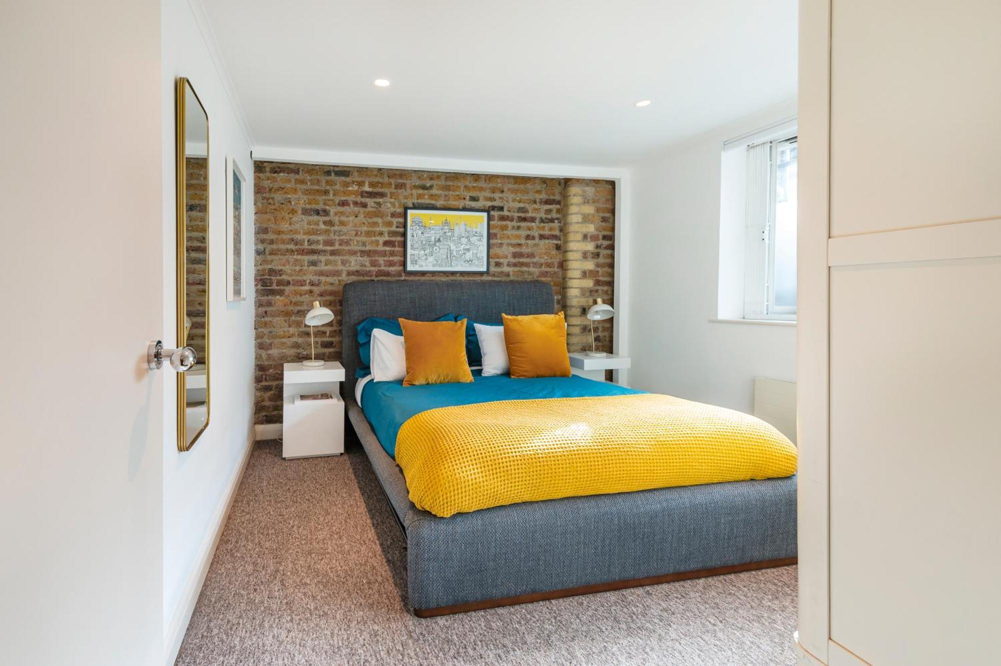 Arcore Premium Leicester Square * London