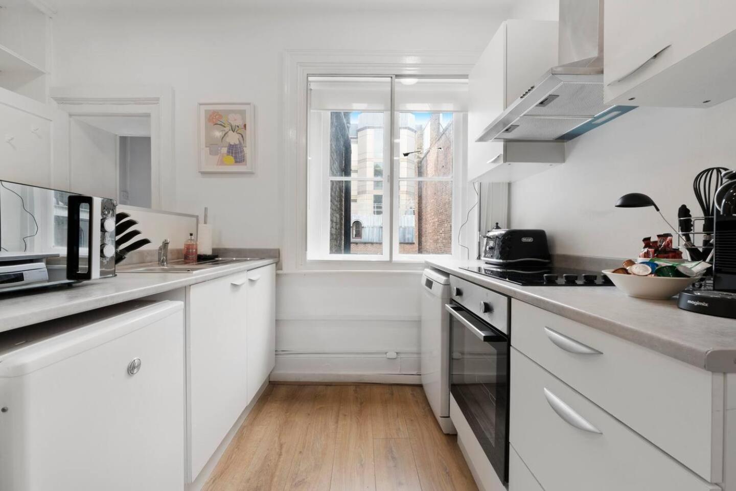 2 Bed Piccadilly 3 Appartement Londen