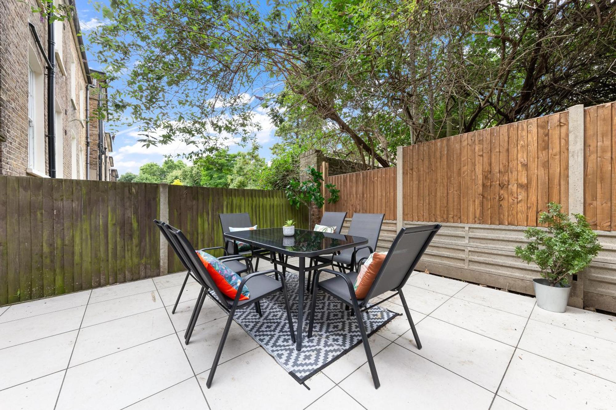 Maida Vale, Modern Apt, Sleeps 4, London. Londen