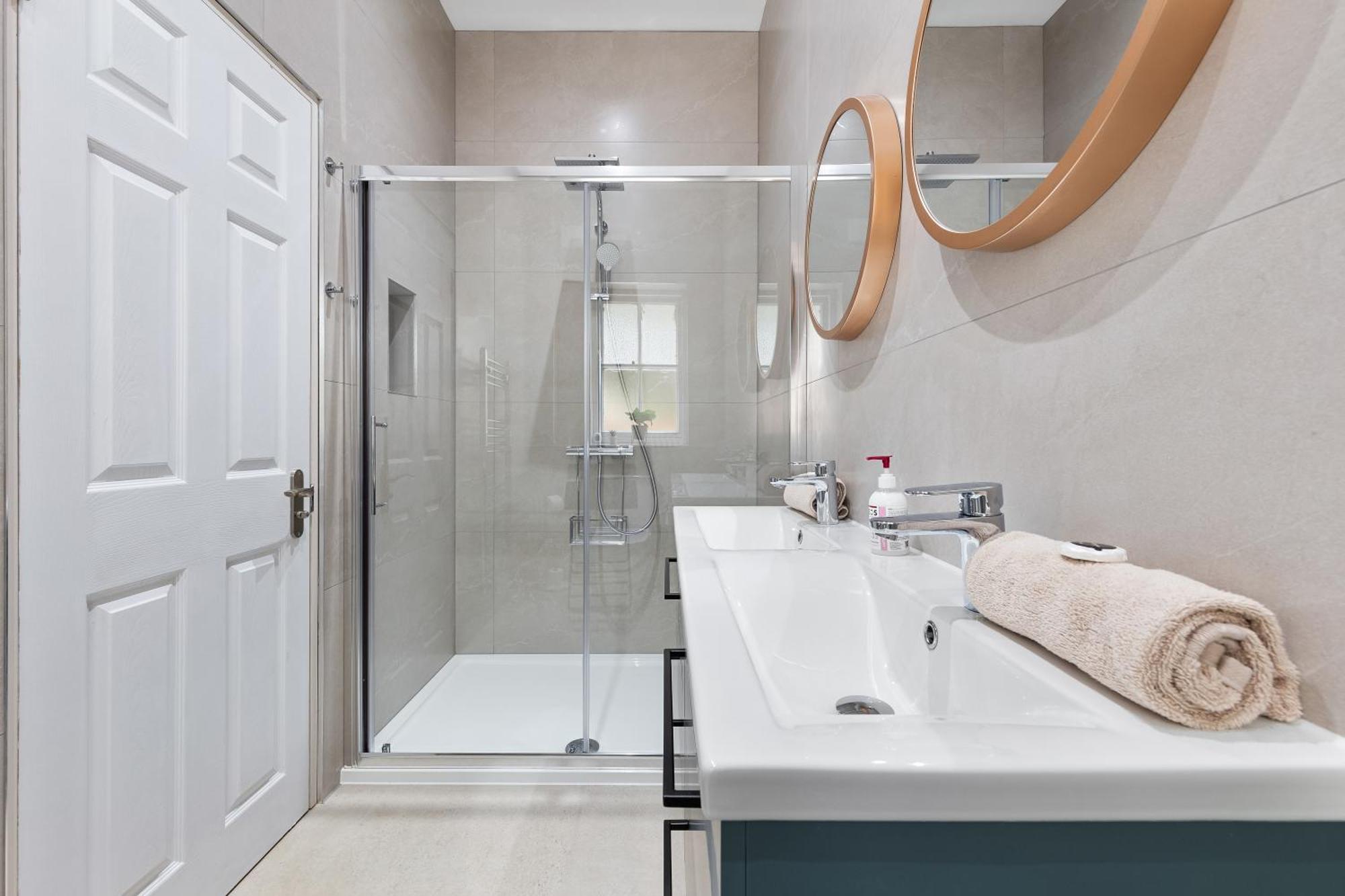 Maida Vale, Modern Apt, Sleeps 4, London. Londen