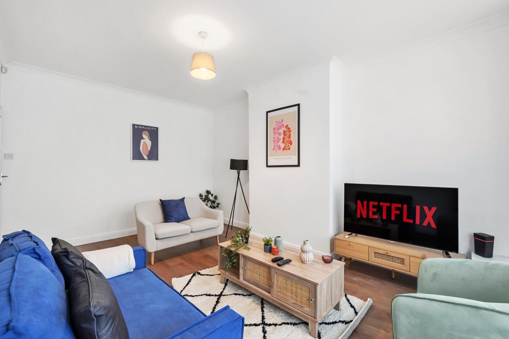 4 Bedroom House & Free Parking Close To Kensal Rise Station * London