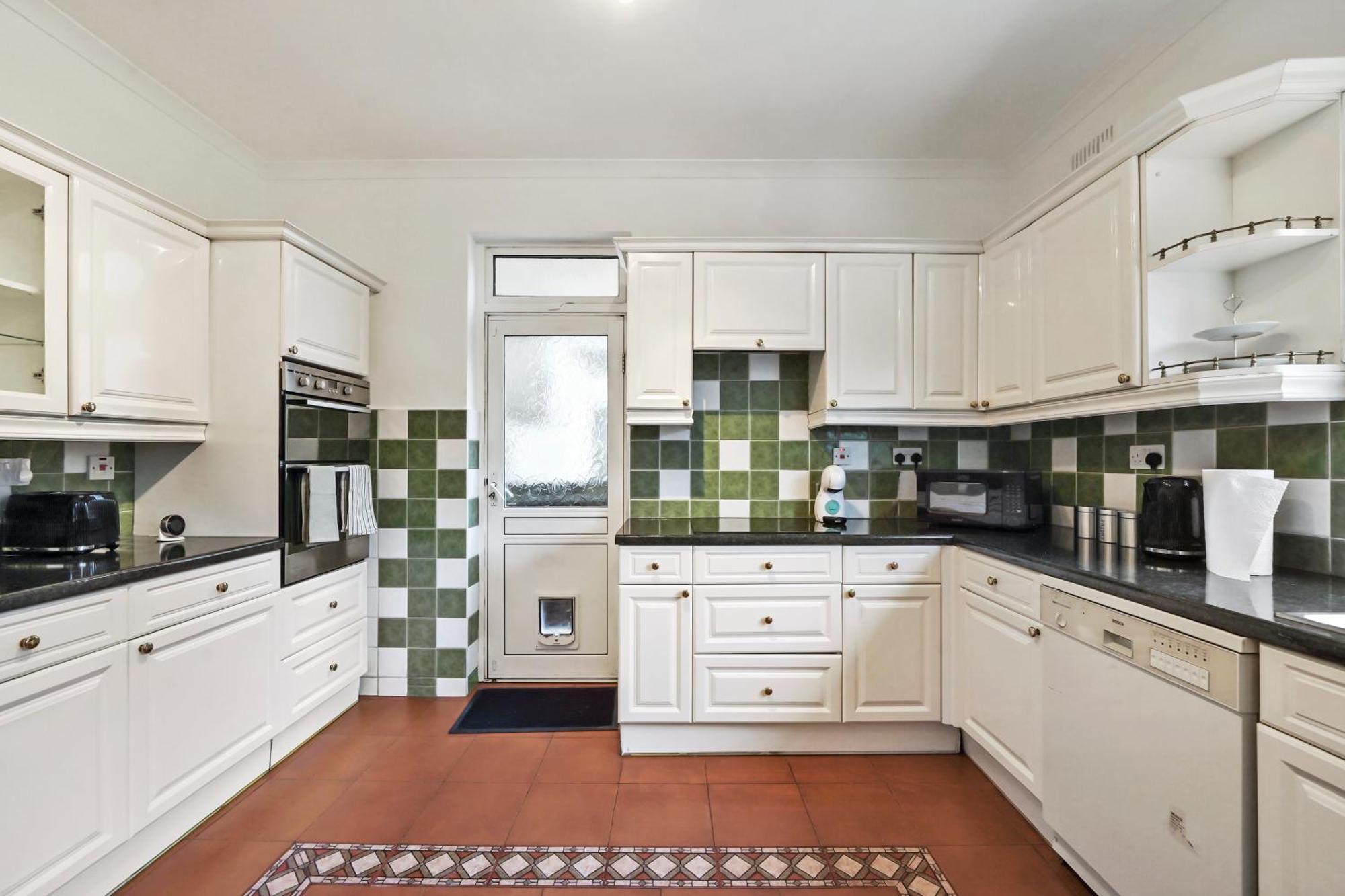 Holiday home 4 Bedroom House & Free Parking Close To Kensal Rise Station