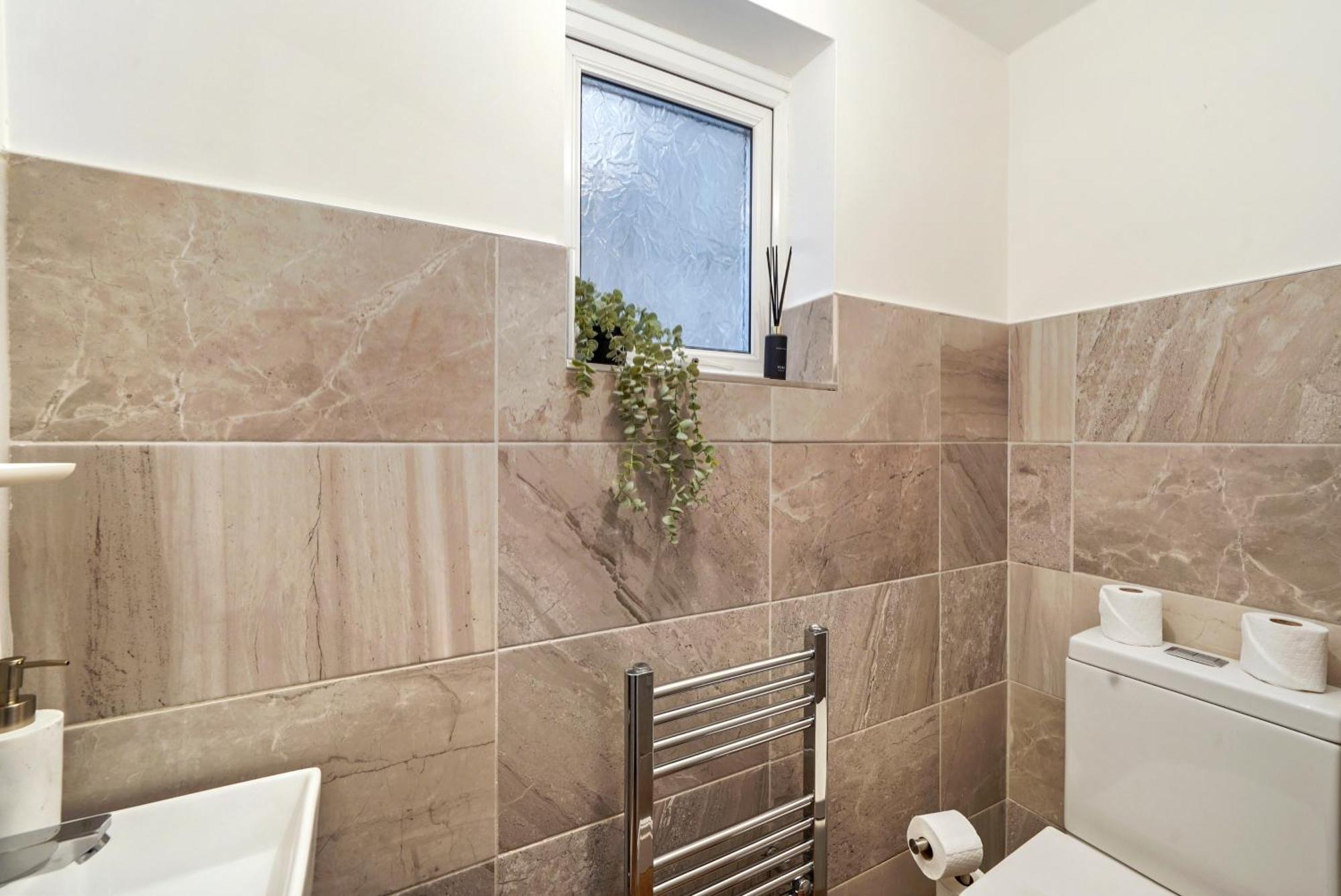 4 Bedroom House & Free Parking Close To Kensal Rise Station Holiday home *