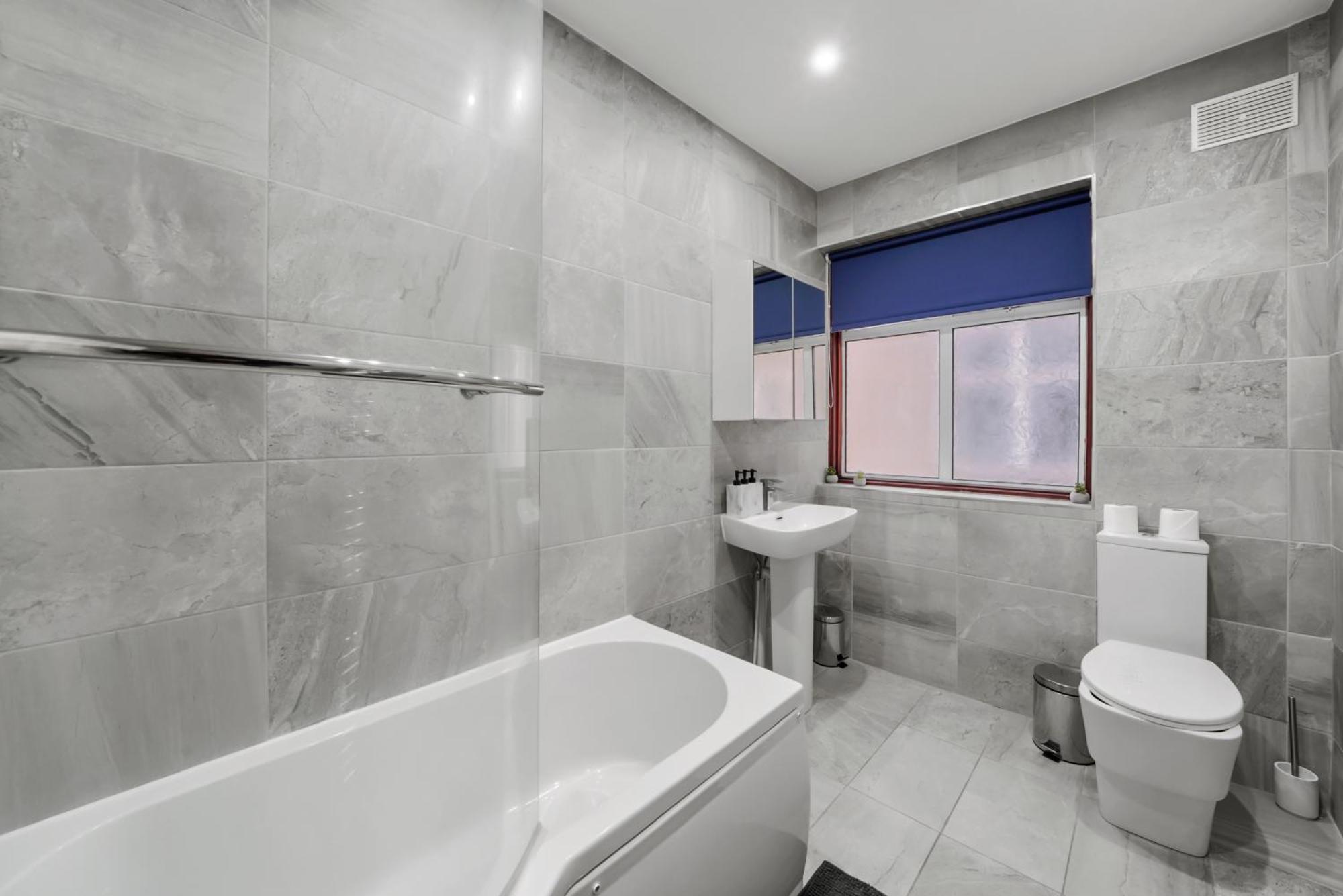 4 Bedroom House & Free Parking Close To Kensal Rise Station Holiday home London