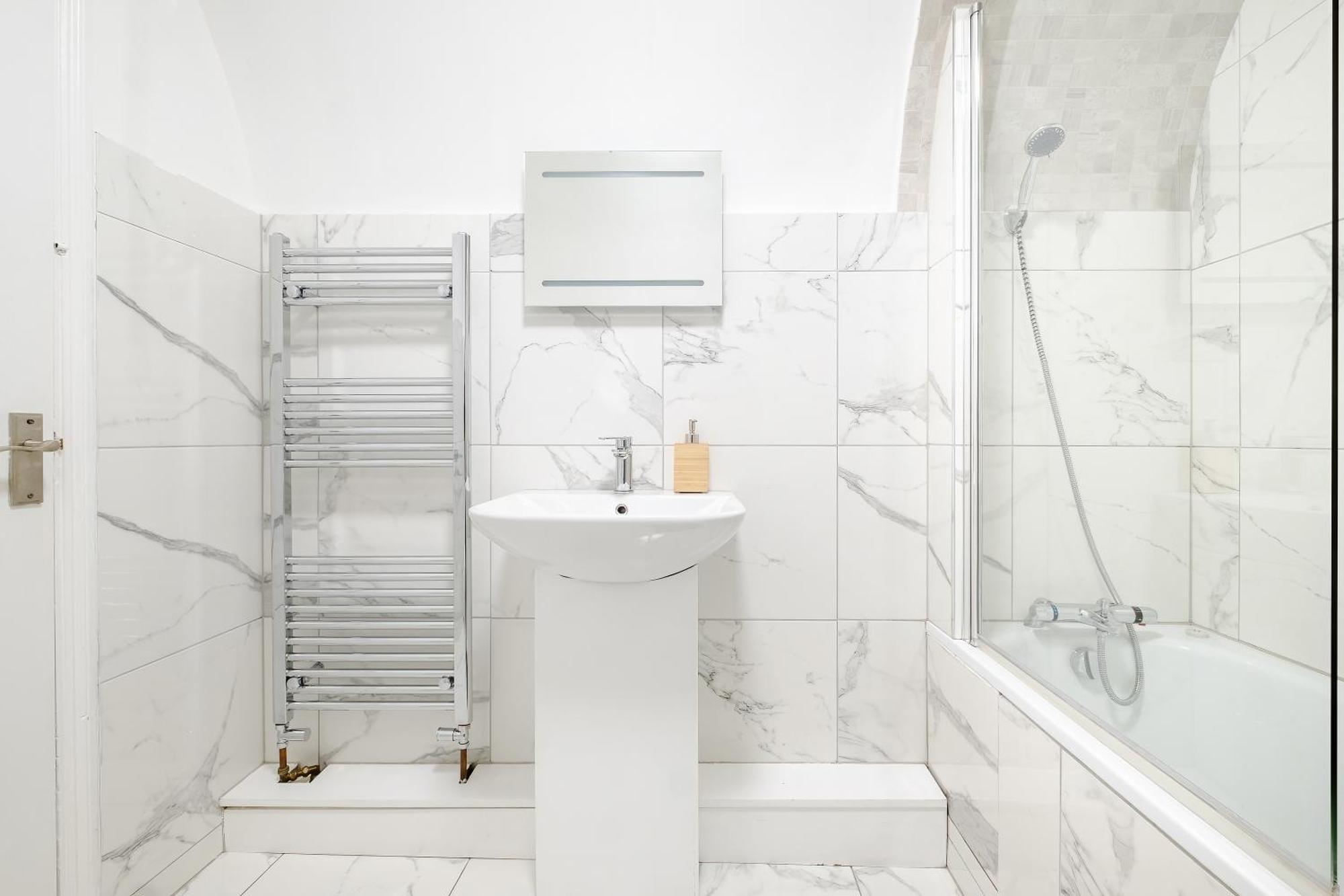 Large One Bedroom In Marylebone Appartement Londen