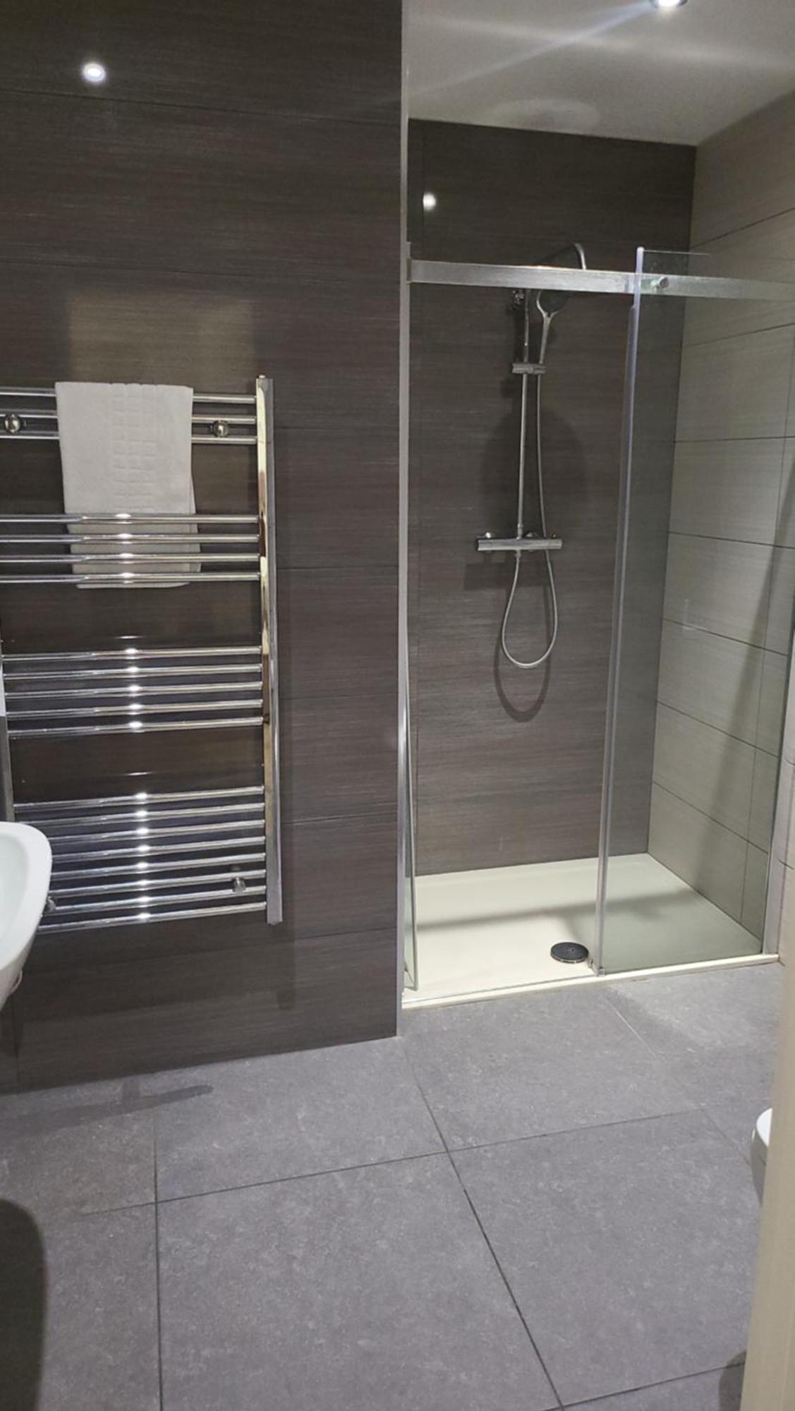 3 Bedrooms 2baths 3 Toilets Excel City Airport O2 Sleeps Up To 7, Apartment London