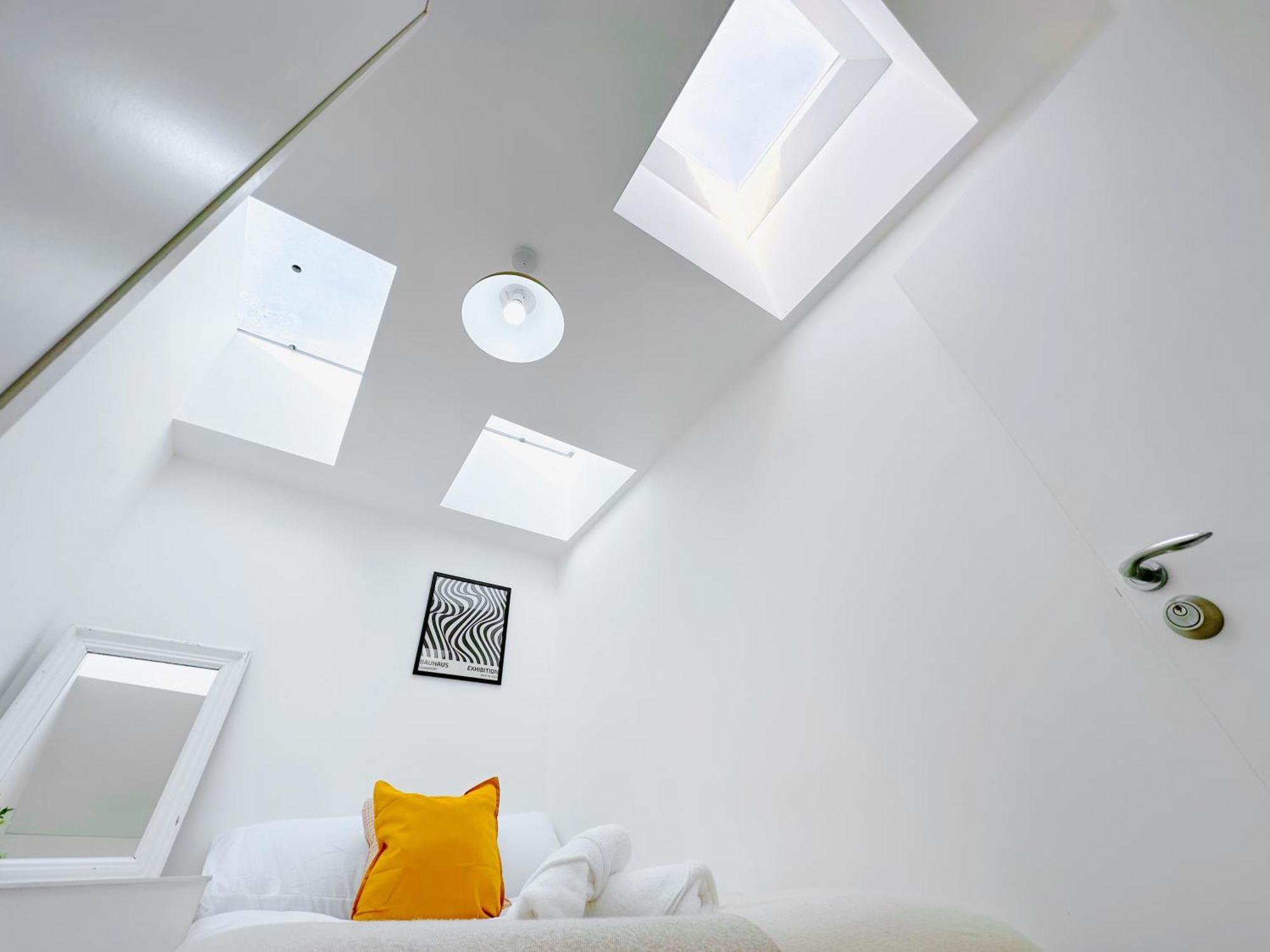 Stylish Large 3-bed Apartment, Quick Access To Sights, Free Parking Appartement Londen
