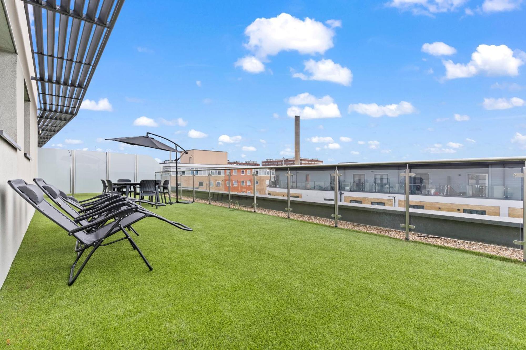 Spectacular 3Br 2Bath Rooftop Sky-Views With Parking *