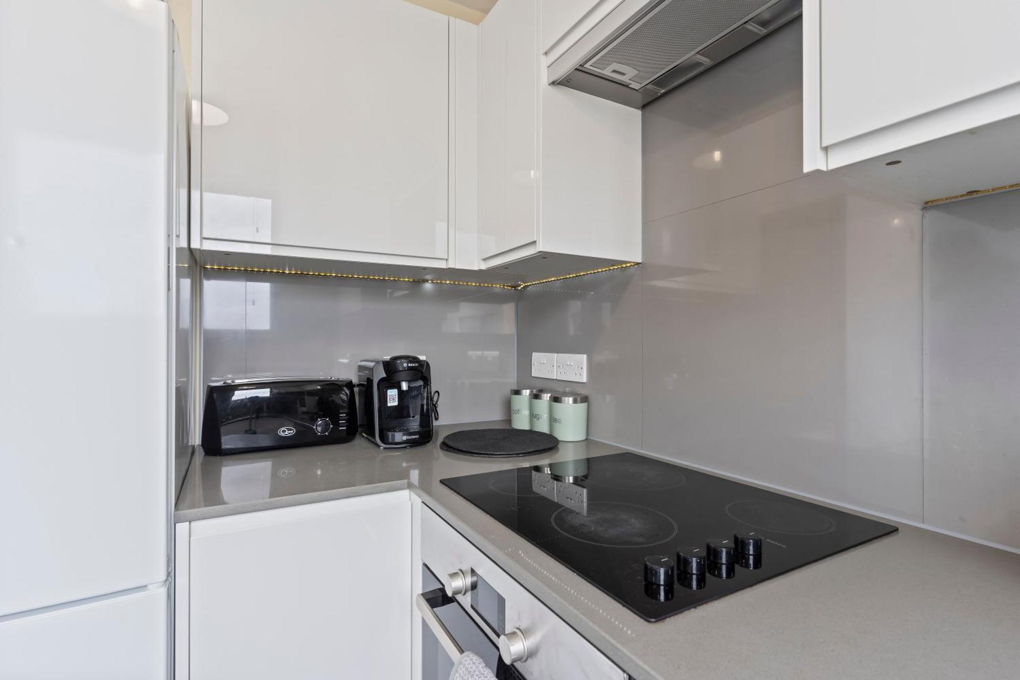 Spectacular 3Br 2Bath Rooftop Sky-Views With Parking * Londen