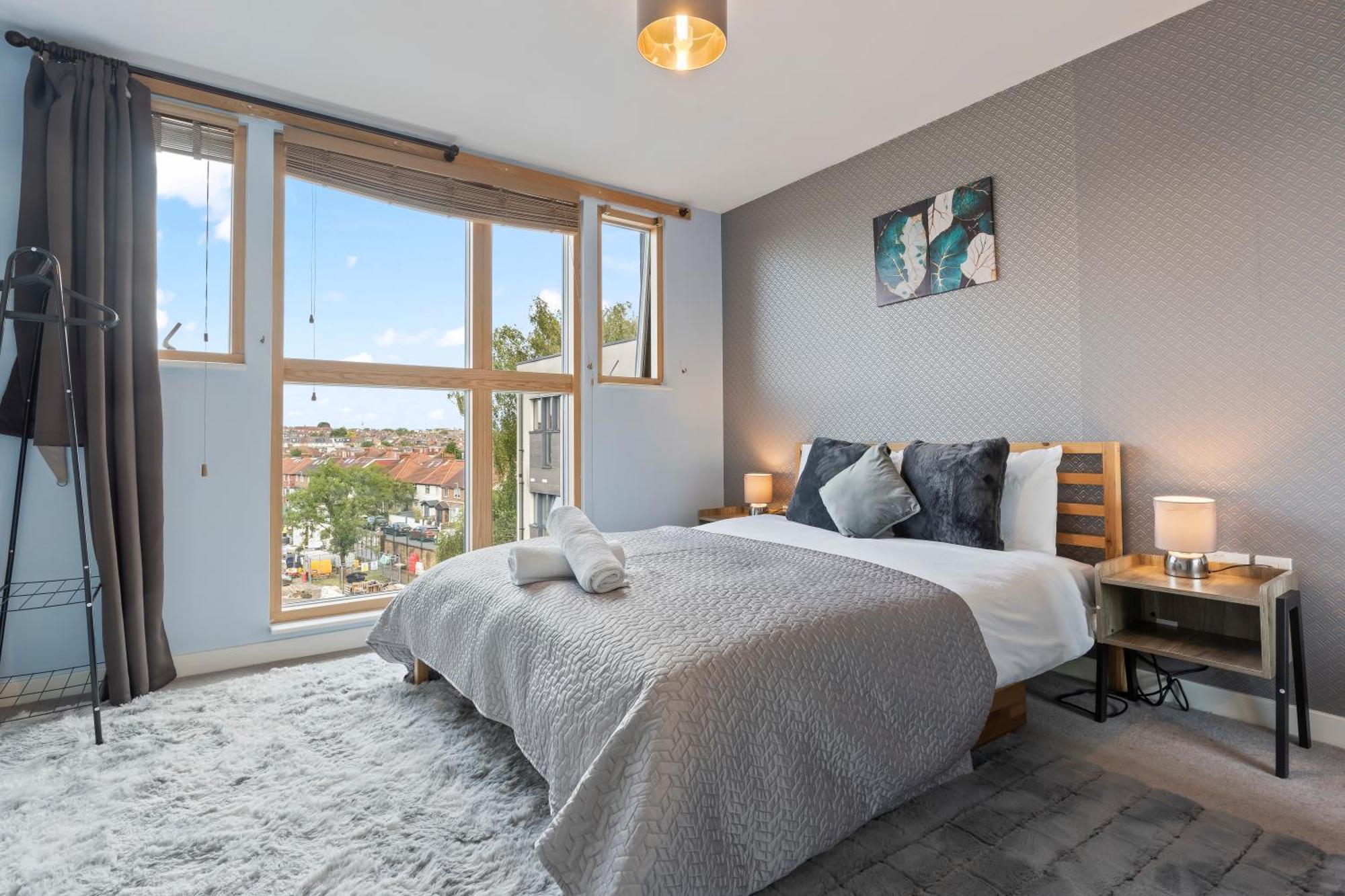 Spectacular 3Br 2Bath Rooftop Sky-Views With Parking