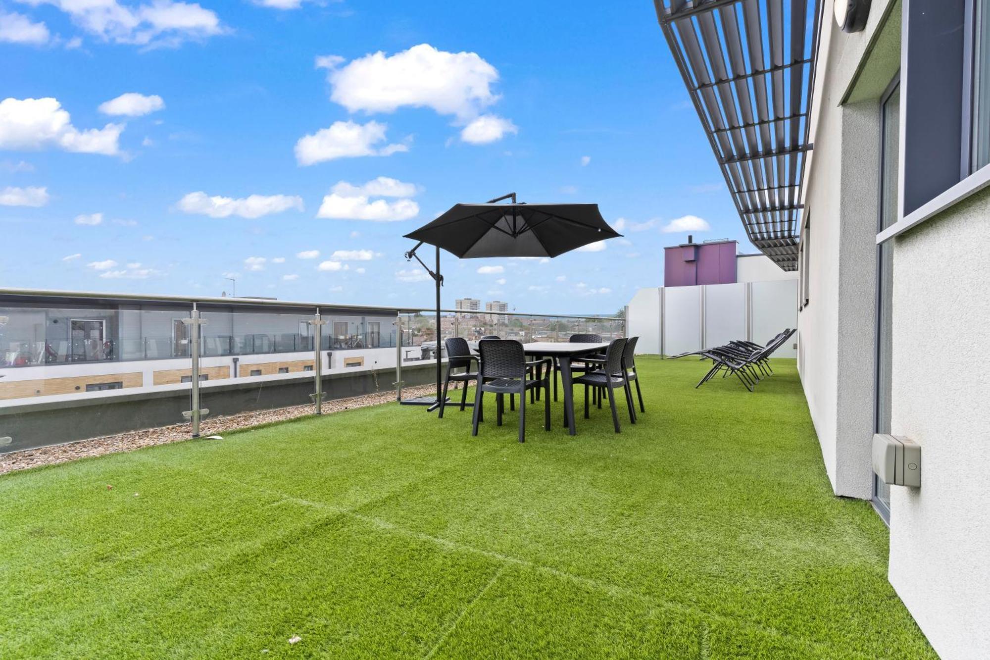 Spectacular 3Br 2Bath Rooftop Sky-Views With Parking Appartement *