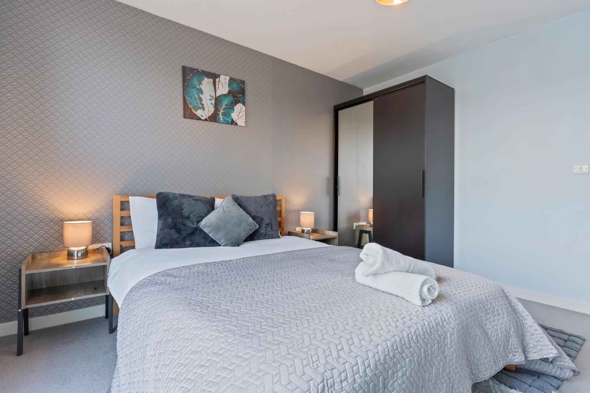 Spectacular 3Br 2Bath Rooftop Sky-Views With Parking * Londen