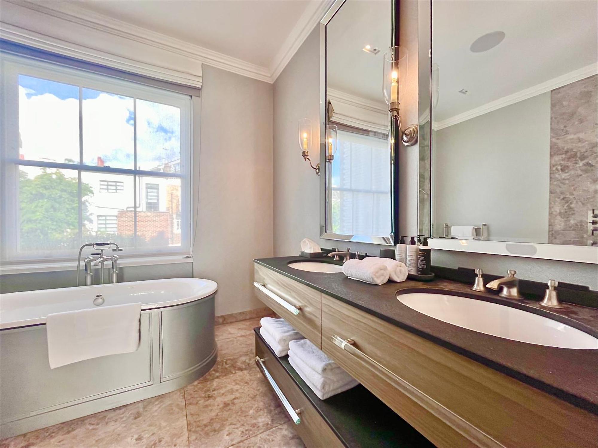 Luxury 4 Bedrooms 5 Baths 2 Receptions Family House With Garden Chelsea * London