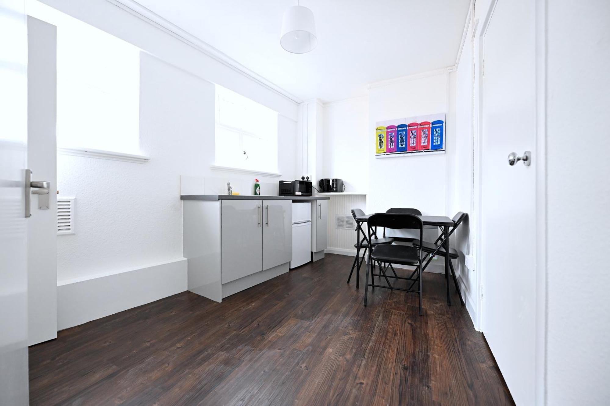 Peaceful And Leicester Square Apartment London