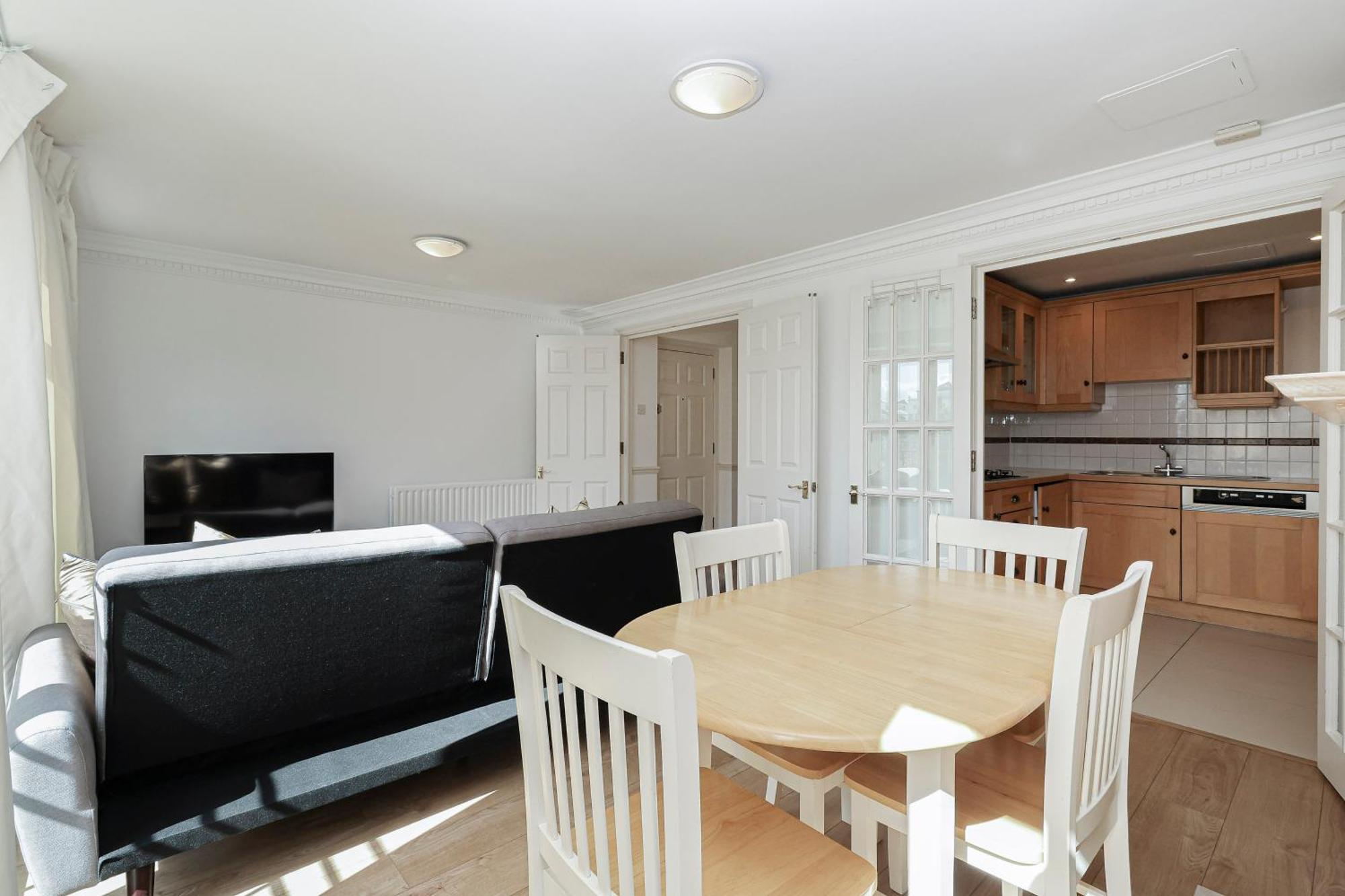 Two Bed Two Bath Kensington Apartment London