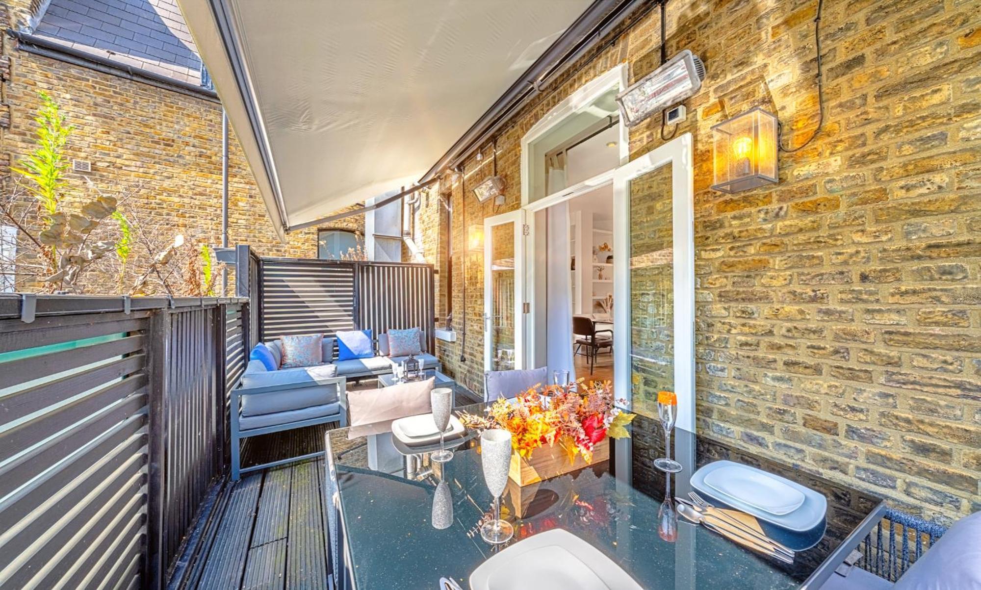 Designer Victorian Flat With Large Terrace London
