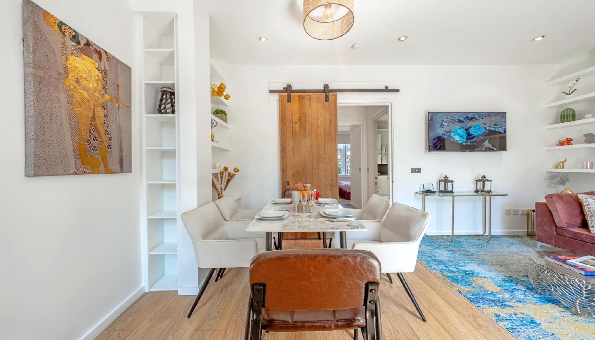Designer Victorian Flat With Large Terrace