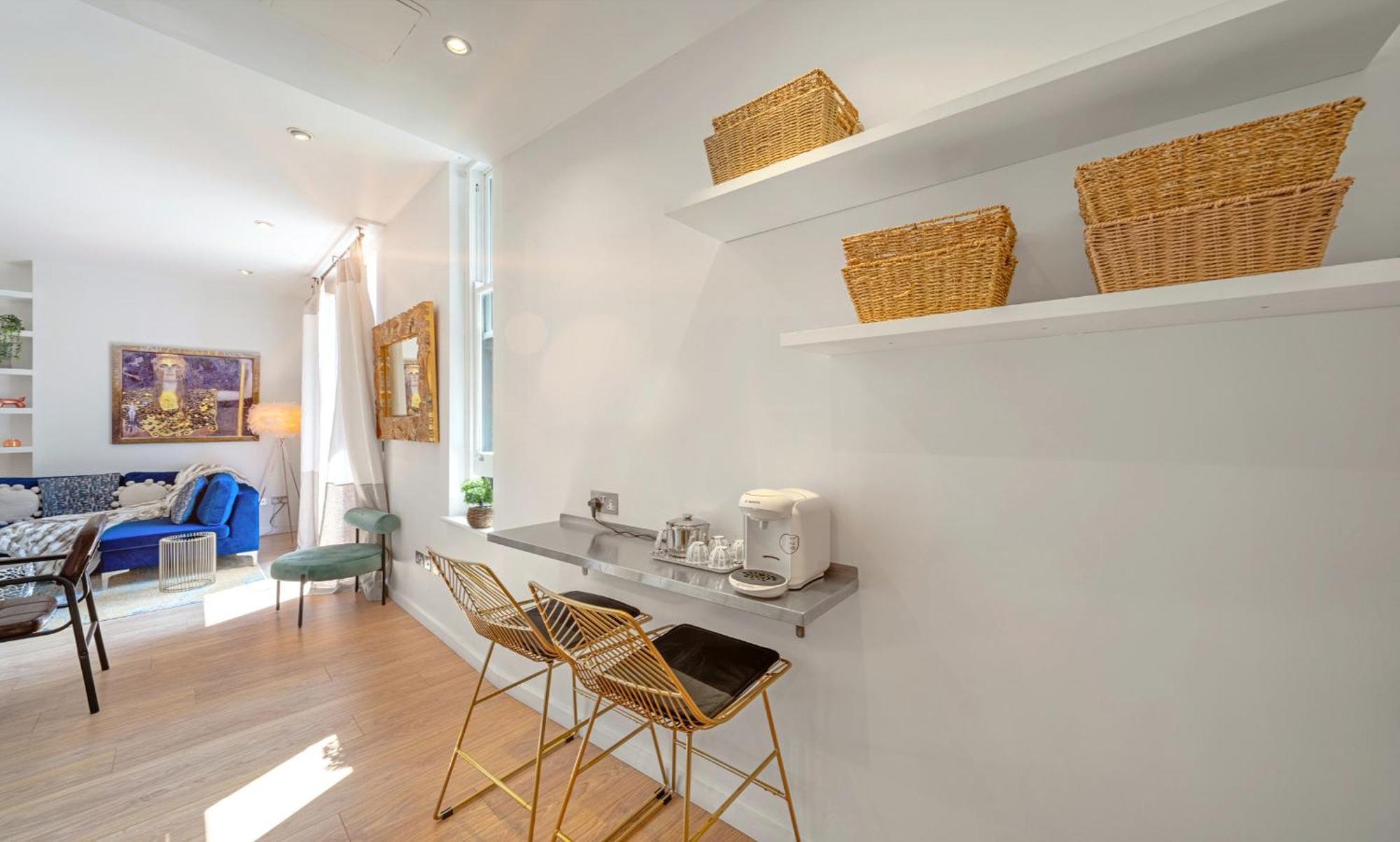 Designer Victorian Flat With Large Terrace Apartment