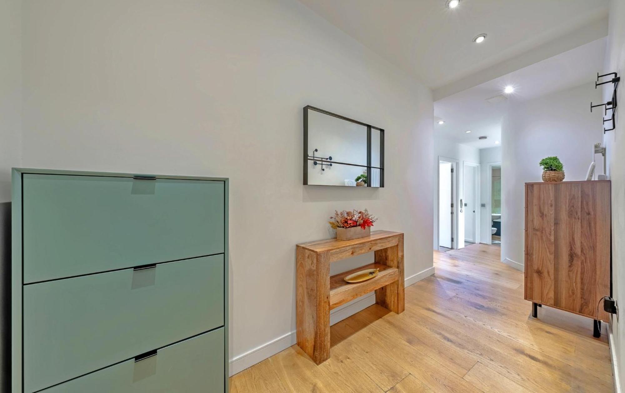 Designer Victorian Flat With Large Terrace *