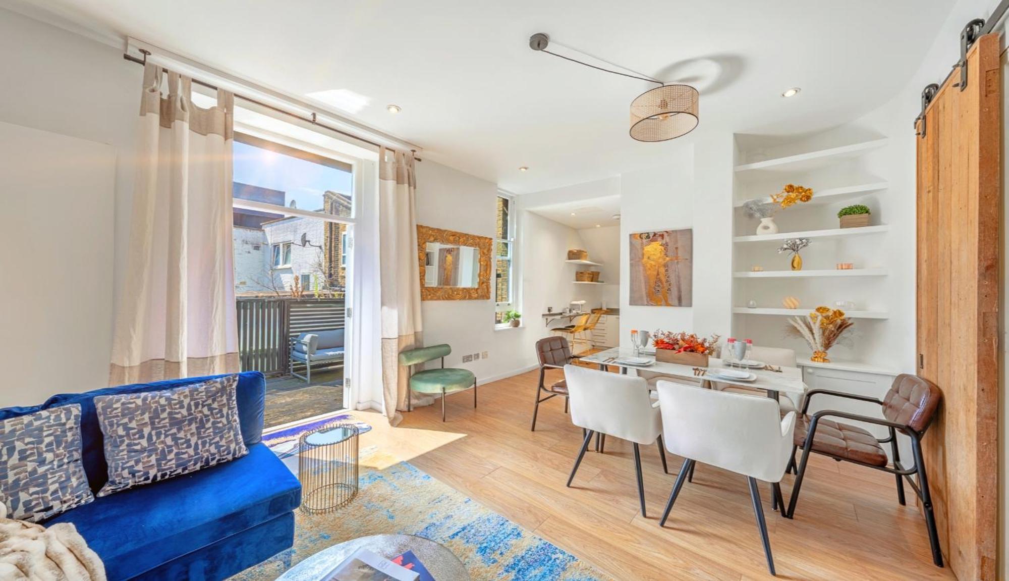 Designer Victorian Flat With Large Terrace * London