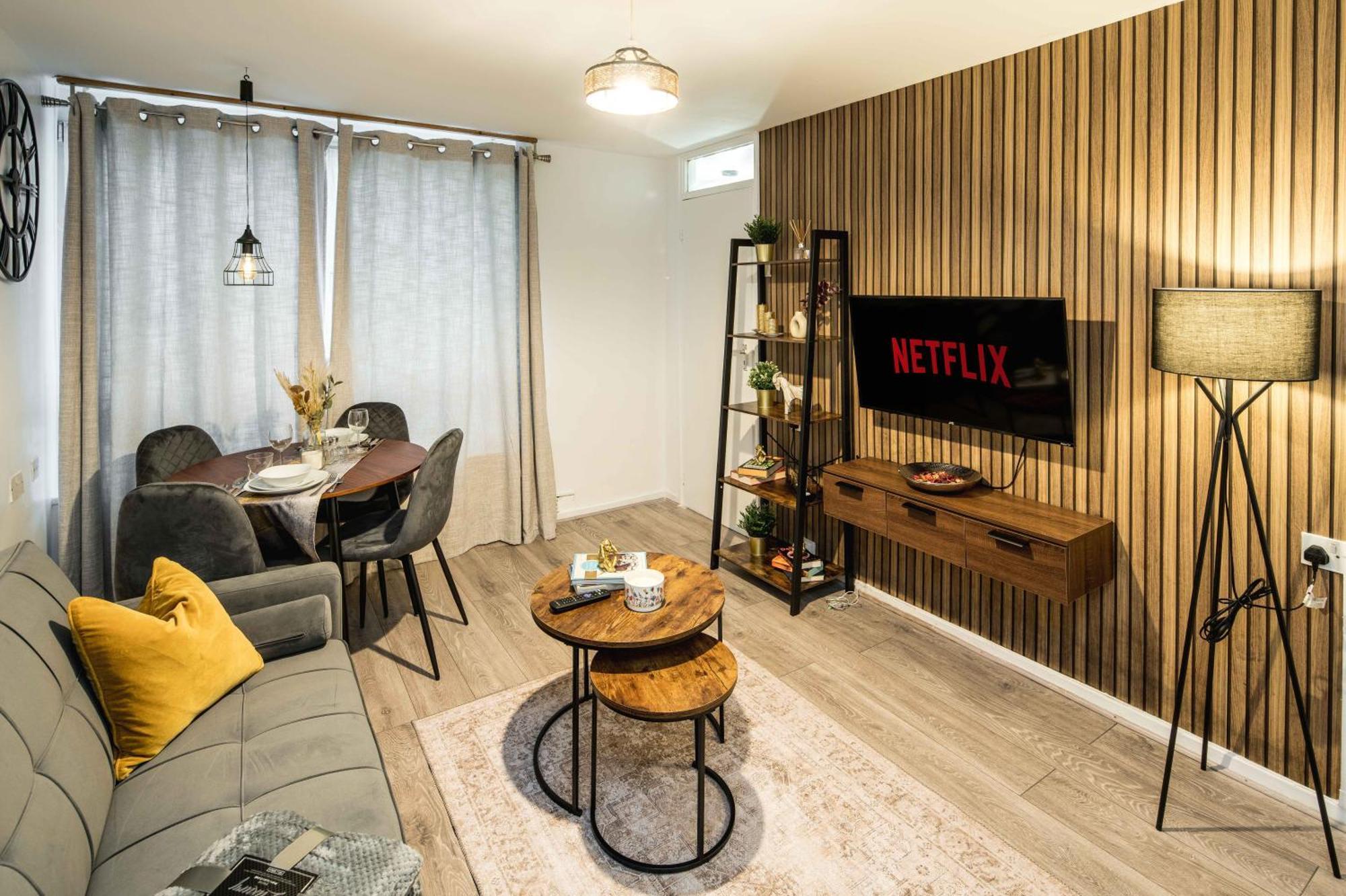 Family-friendly 1-bedroom In Apartment *