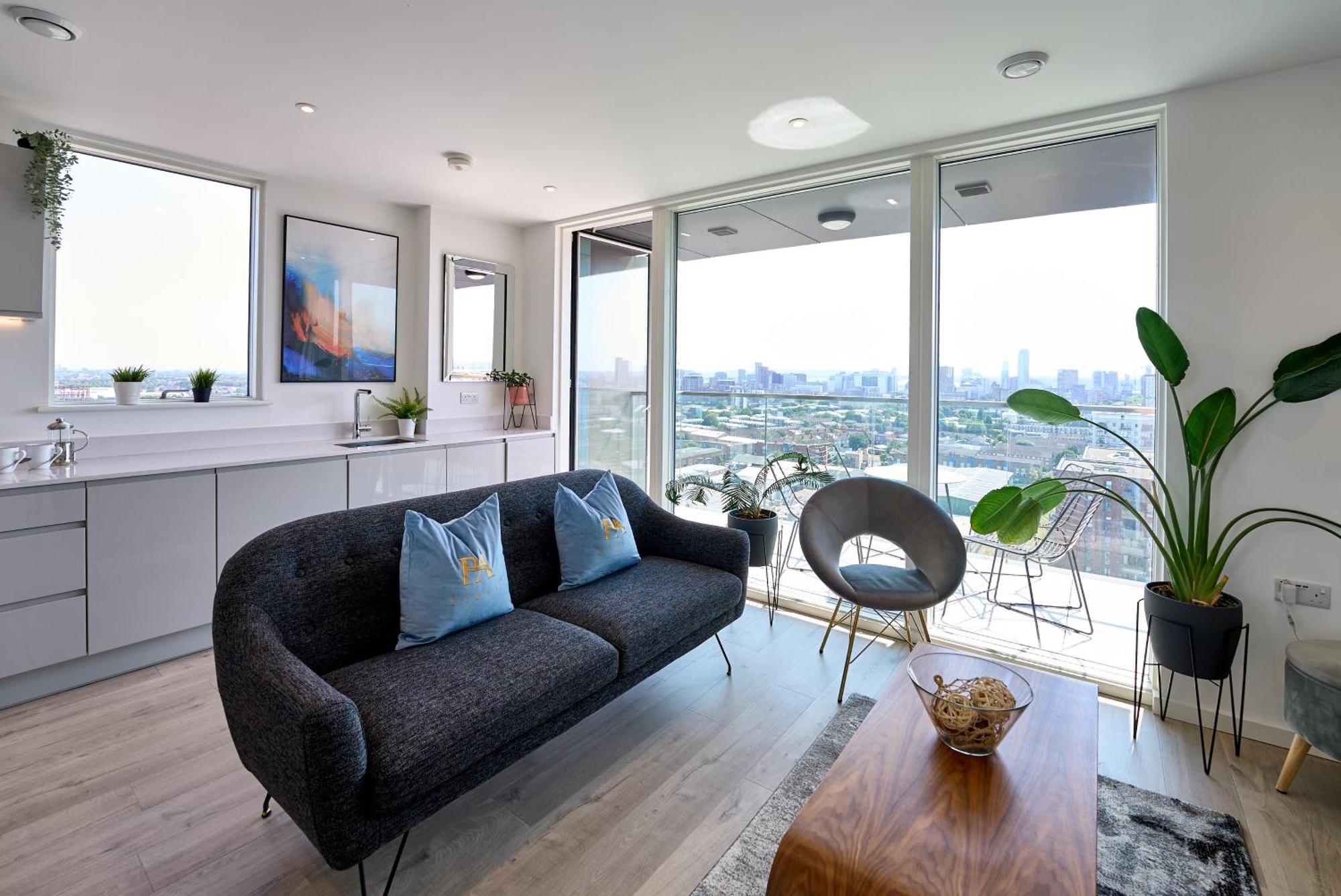 Skyline Views Retreat - Corsican * London