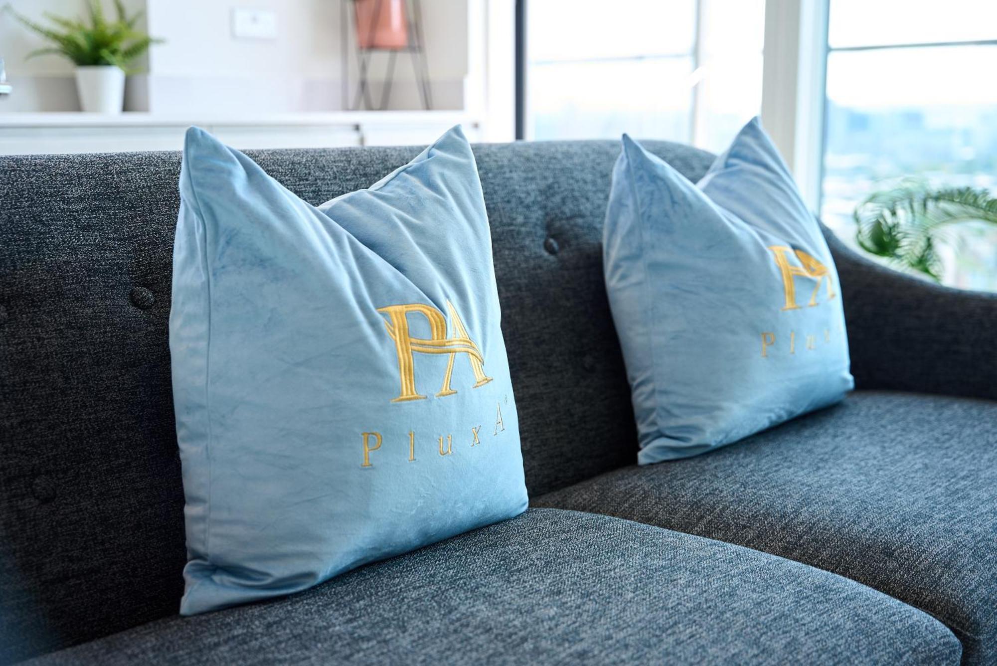 Skyline Views Retreat - Corsican Apartment London
