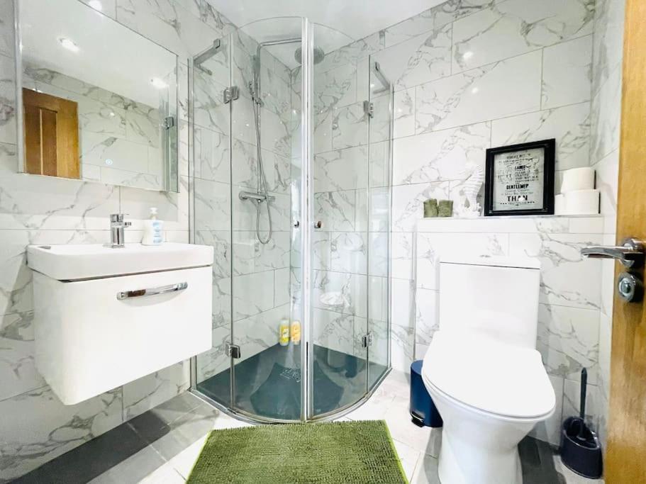 Bright Flat Near To Tower Bridge Appartement Londen