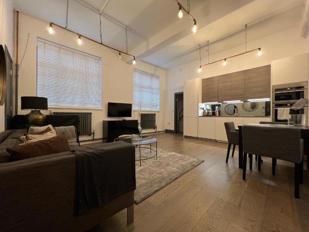 Appartement Cool Warehouse Conversion In Chiswick Londen