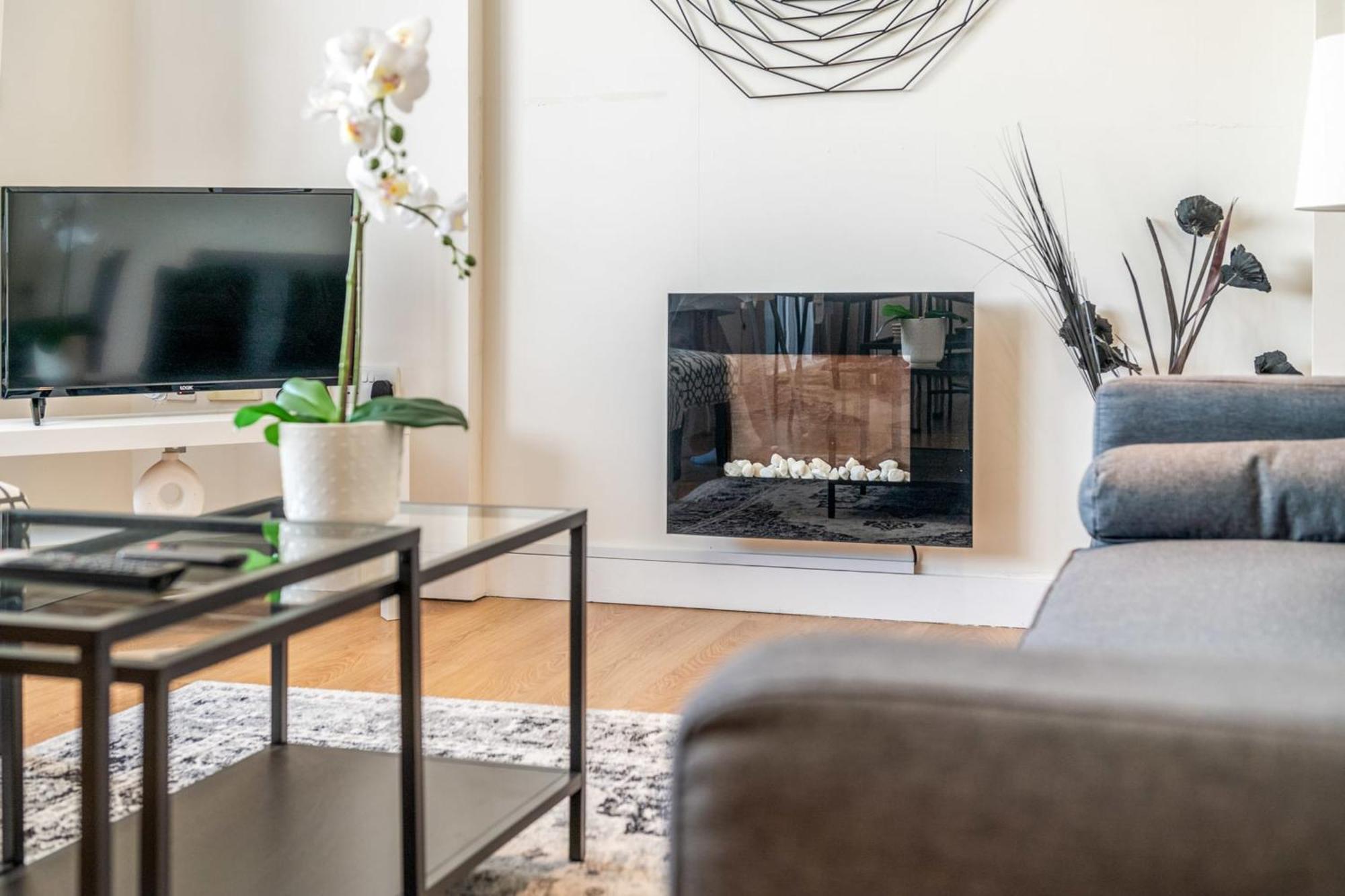 Modern Comfort Stratford 3br Duplex *