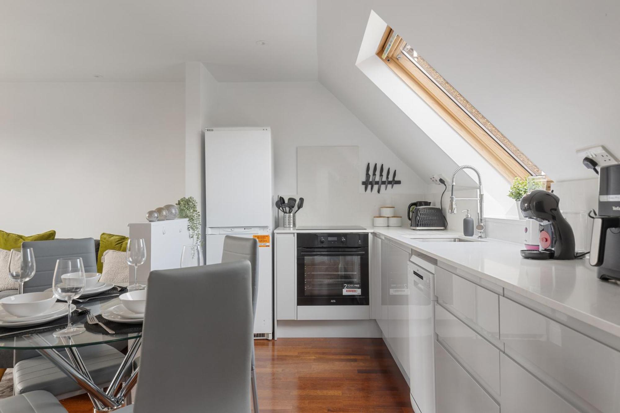 The Hampstead Hideaway - Free Parking - Close To Ldn *