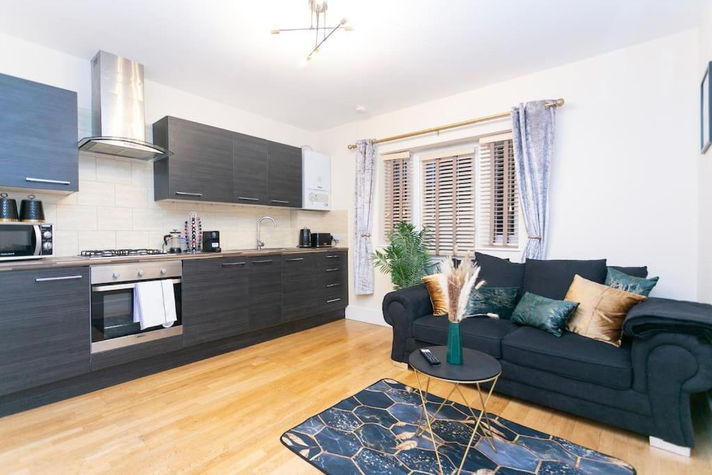 Roomy Bliss - Your Away Apartment *