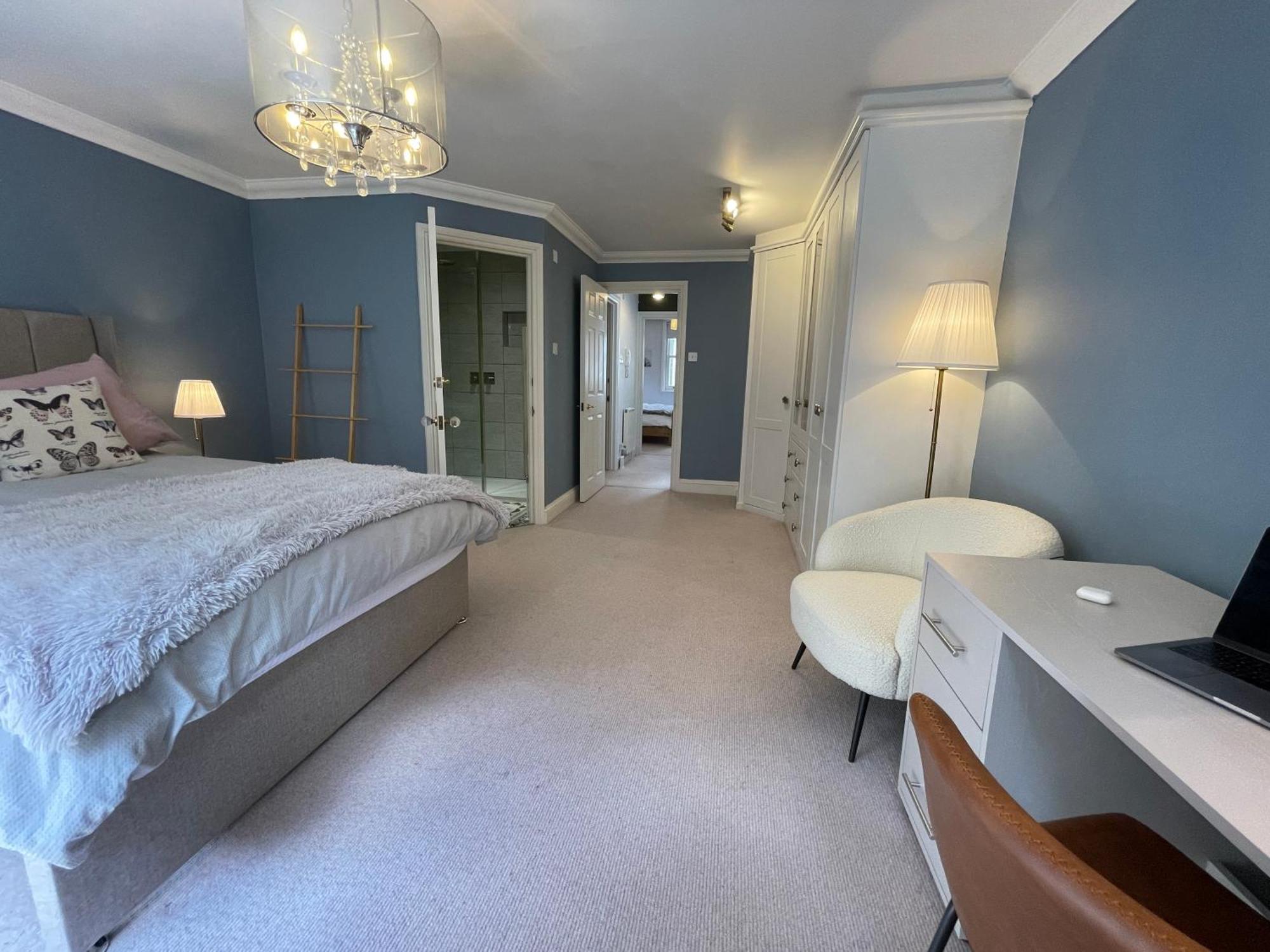 5 Bed House - Fancy - Sleep Up To 12 - Holiday home