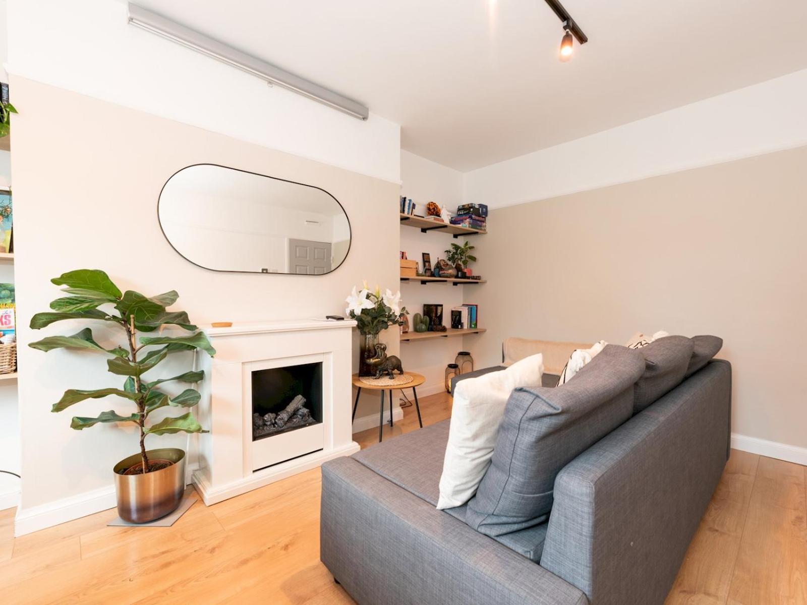Apartment Modern 2-bed Flat Woolwich Station 6 Mins Walk Pass The Keys *
