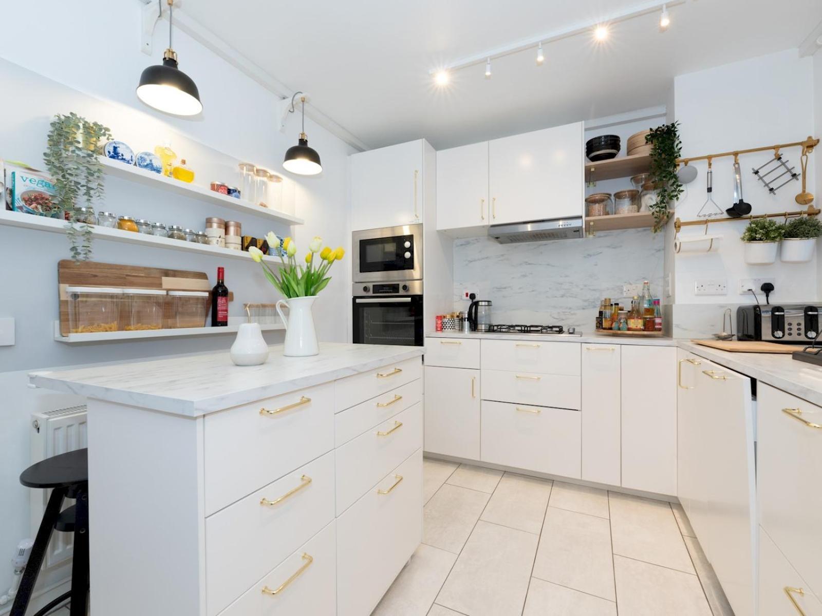 Modern 2-bed Flat Woolwich Station 6 Mins Walk Pass The Keys Apartment London