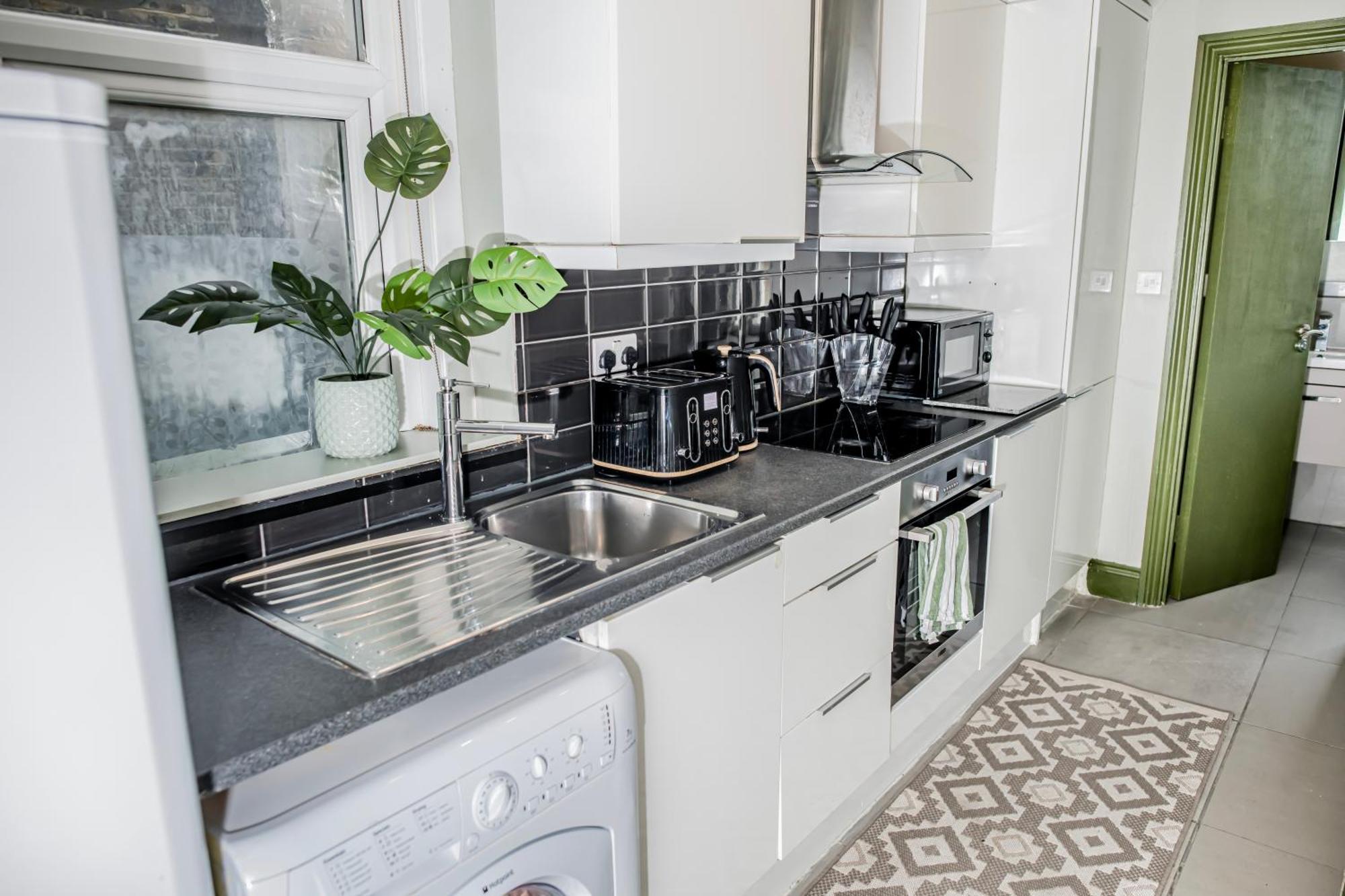 2 Bedroom Flat With Indoor Fireplace In Shepherds Bush, Near White Apartamento