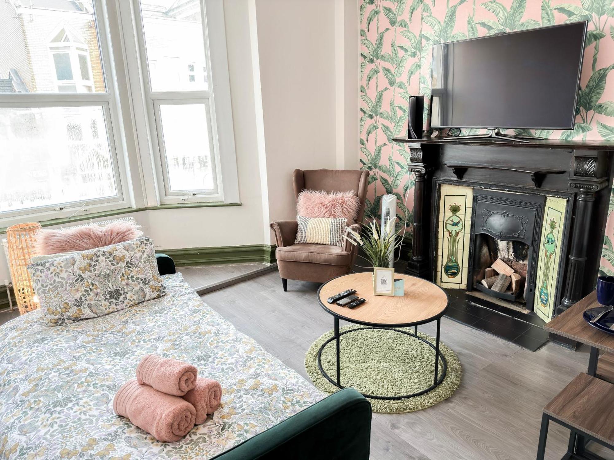 Apartamento 2 Bedroom Flat With Indoor Fireplace In Shepherds Bush, Near White *