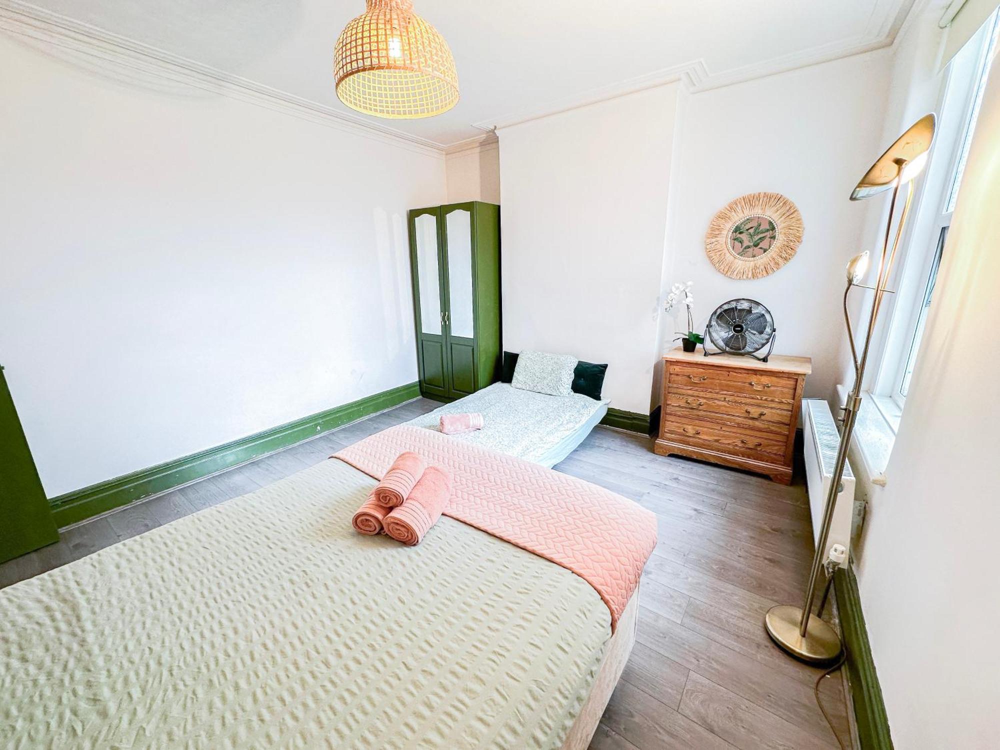 2 Bedroom Flat With Indoor Fireplace In Shepherds Bush, Near White Apartamento