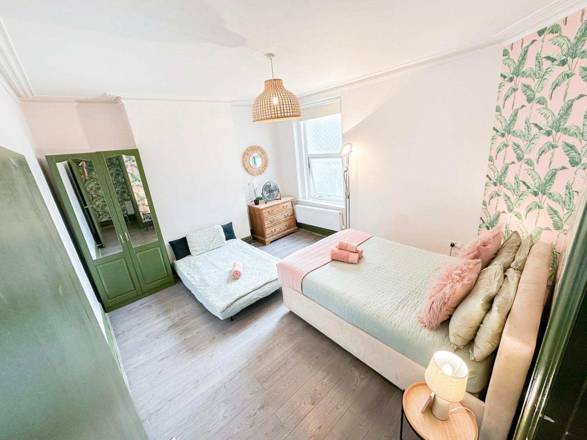 Apartamento 2 Bedroom Flat With Indoor Fireplace In Shepherds Bush, Near White Londres