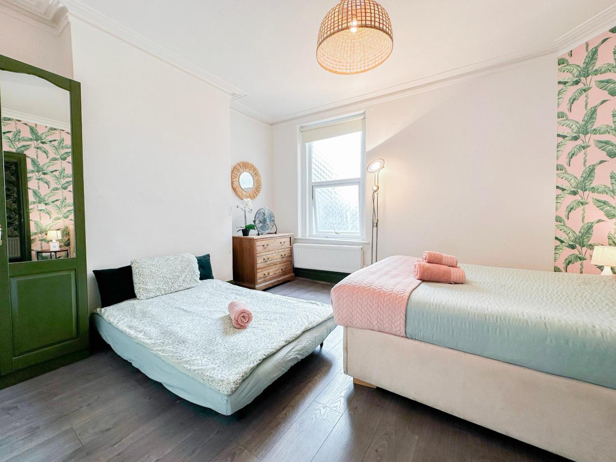 2 Bedroom Flat With Indoor Fireplace In Shepherds Bush, Near White Londres