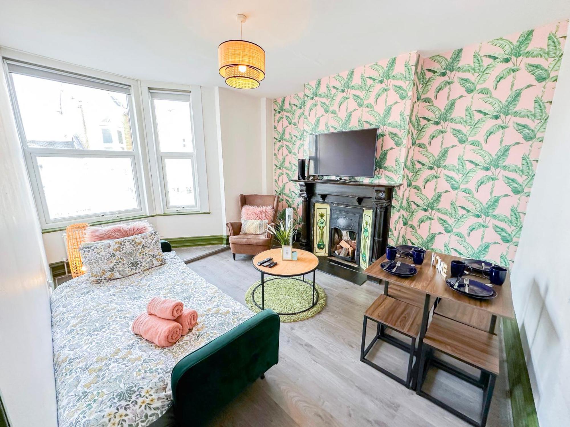 2 Bedroom Flat With Indoor Fireplace In Shepherds Bush, Near White * Londres
