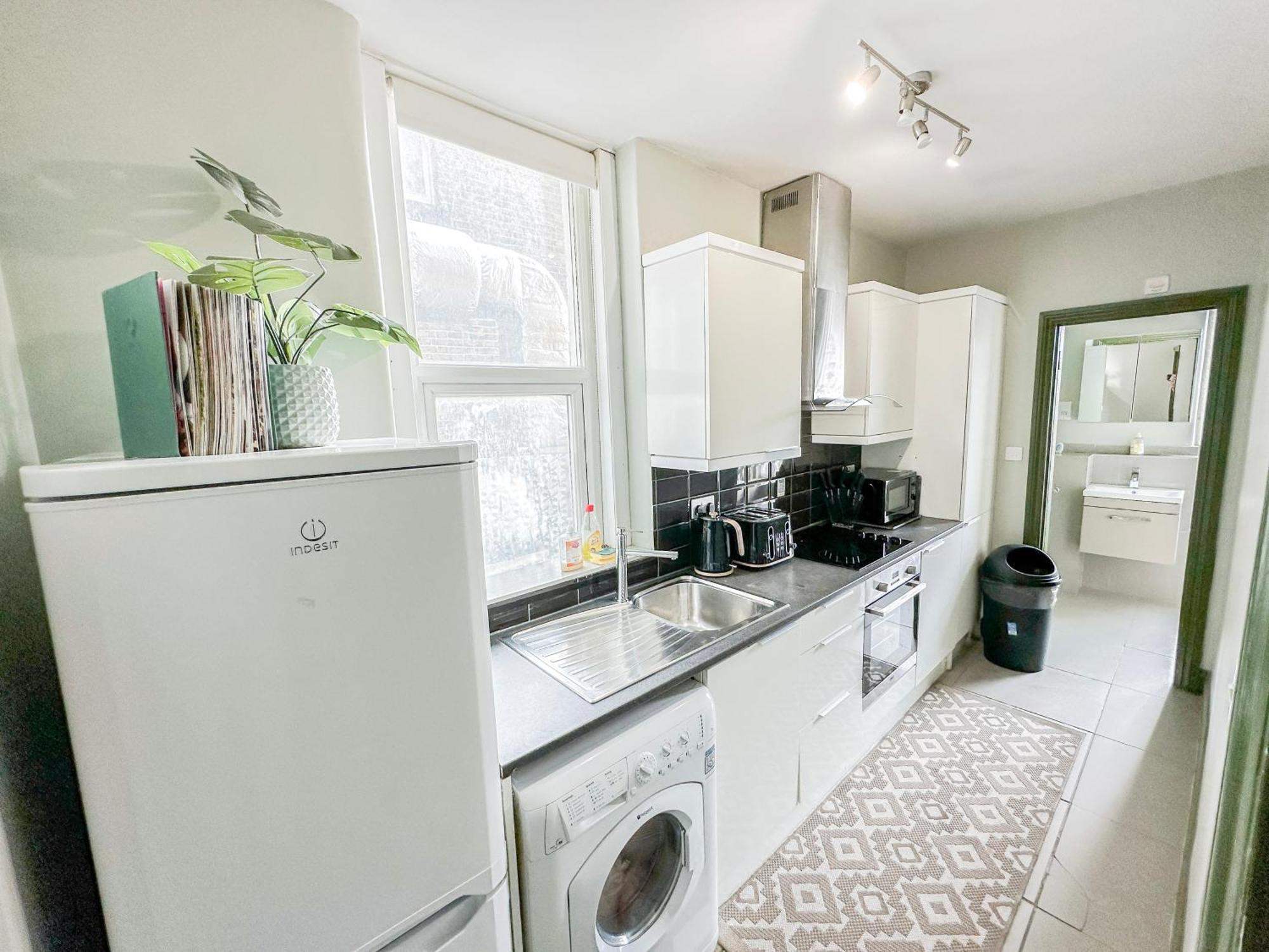 2 Bedroom Flat With Indoor Fireplace In Shepherds Bush, Near White Apartamento