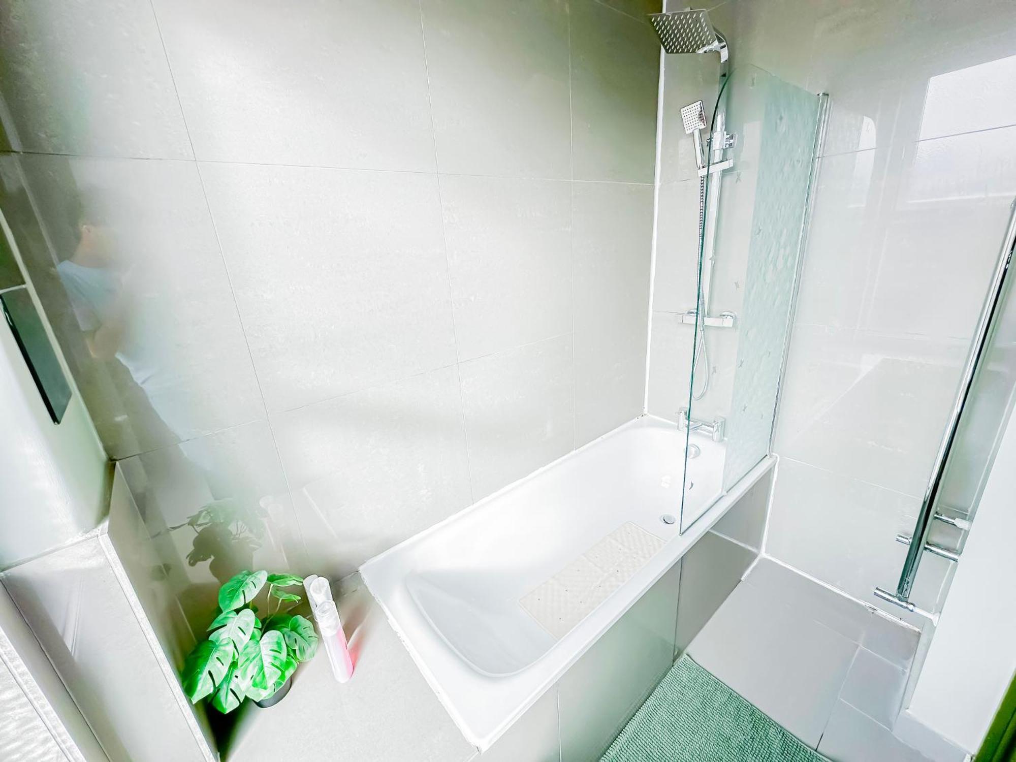 Apartamento 2 Bedroom Flat With Indoor Fireplace In Shepherds Bush, Near White Londres