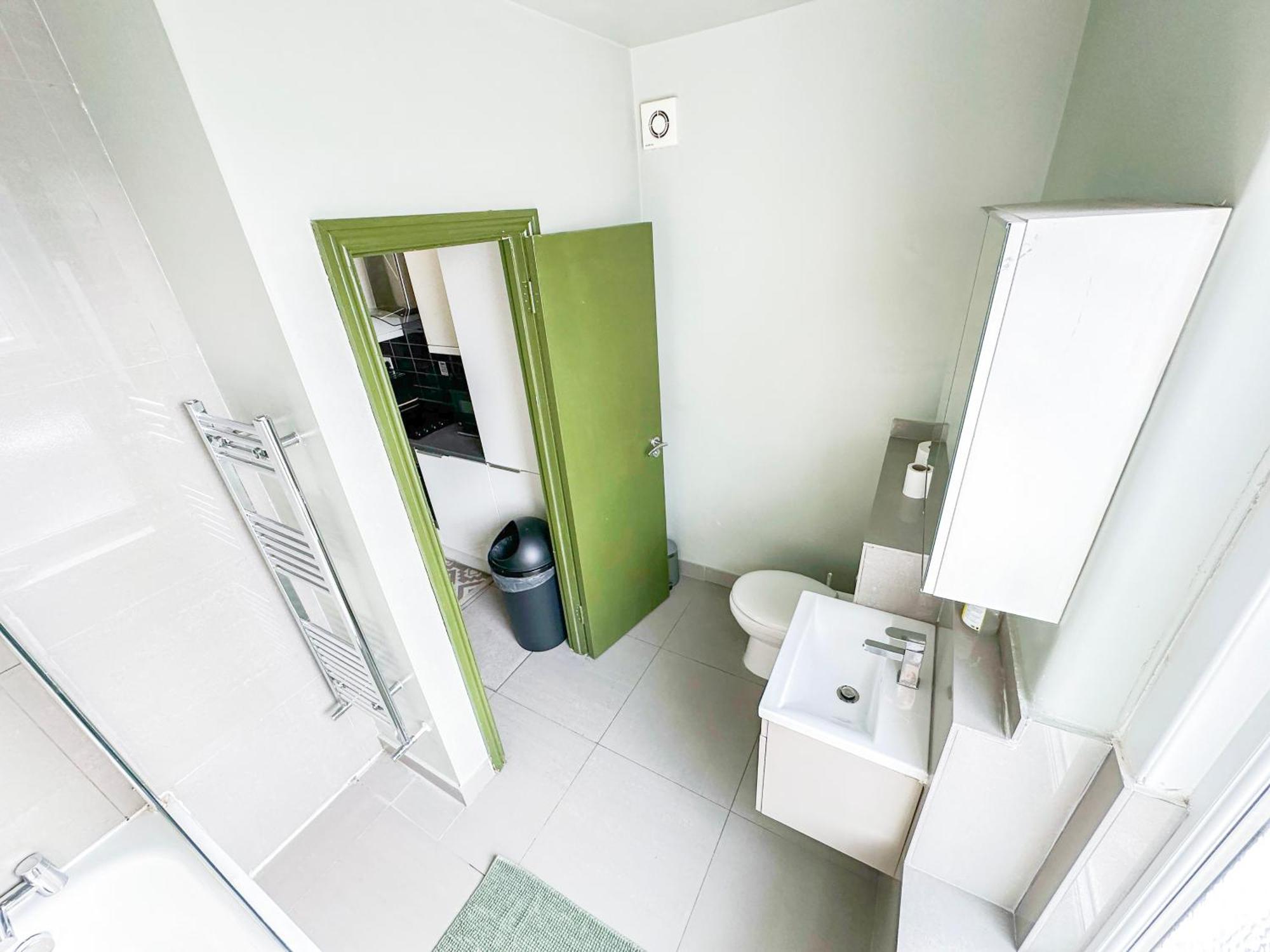 2 Bedroom Flat With Indoor Fireplace In Shepherds Bush, Near White Apartamento