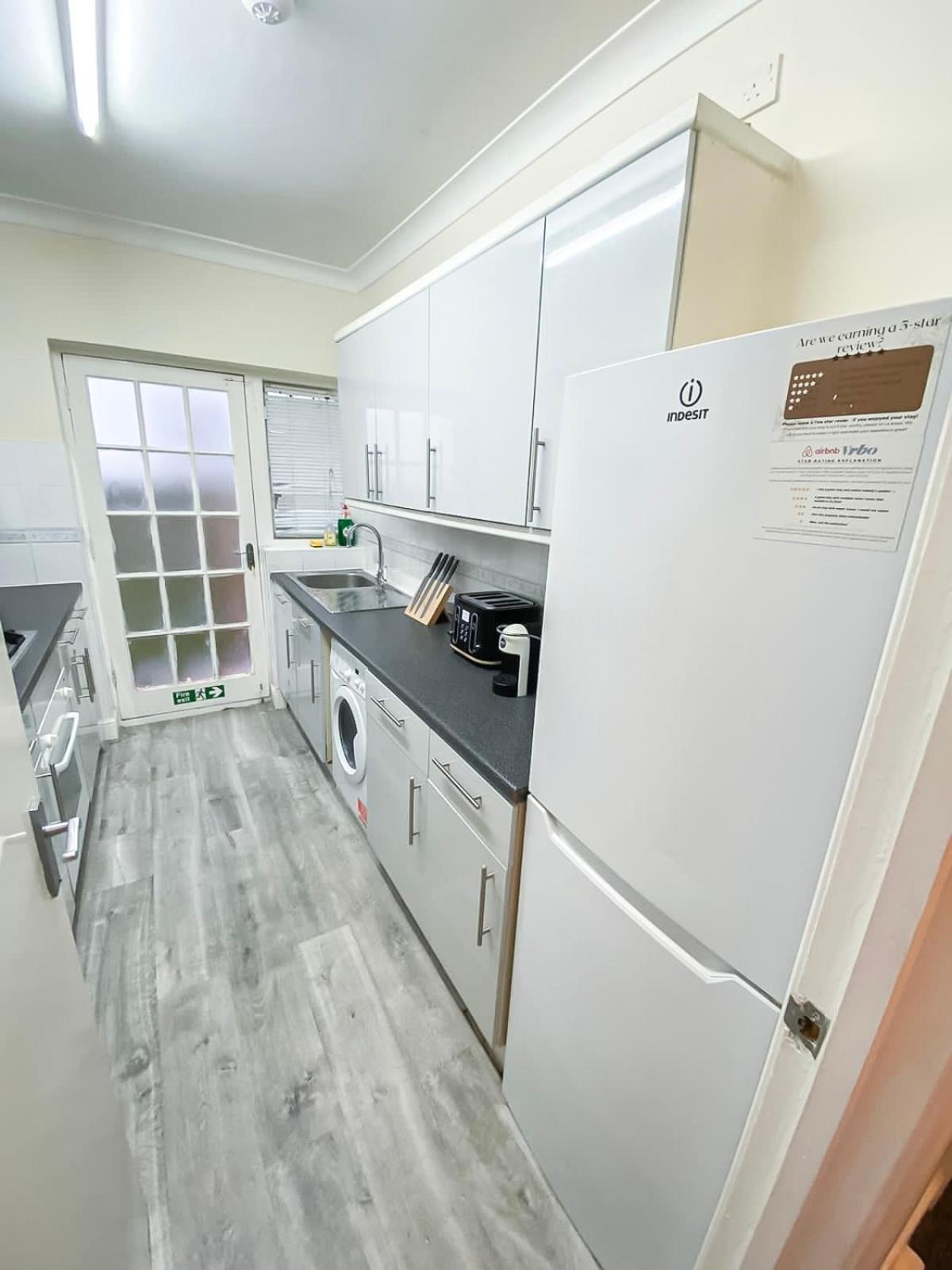 Cosy Near Hampstead Heath With Free On-site Parking & Private Gardens, Golders Green Apartment London