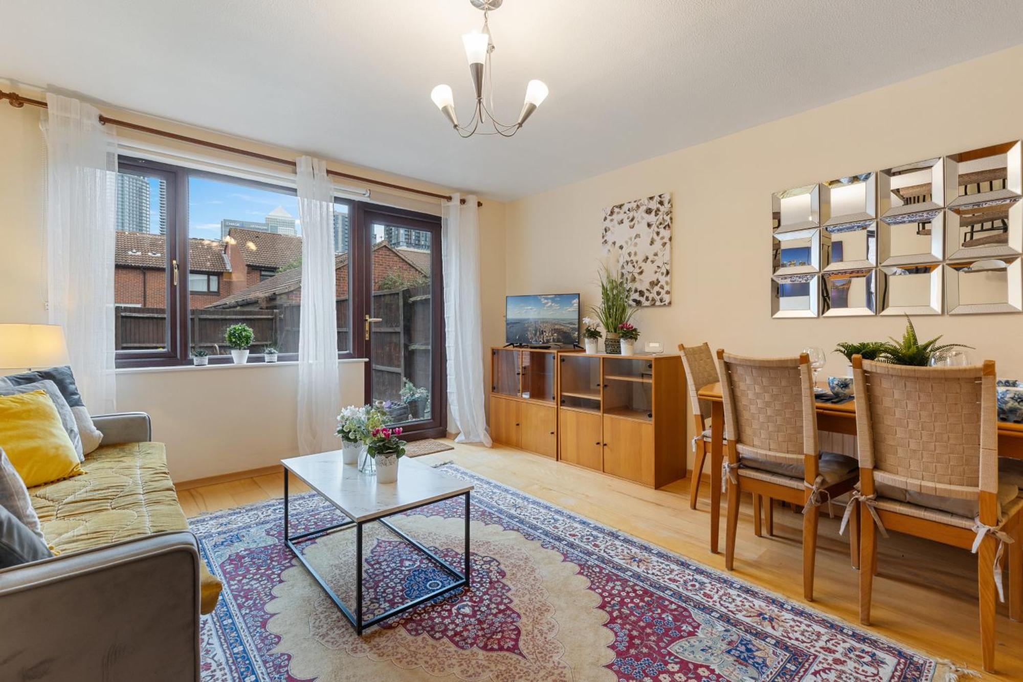Short At Claire Place Apartment